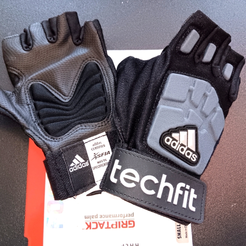 Adidas Techfit Performance Gloves  See Photos For Details